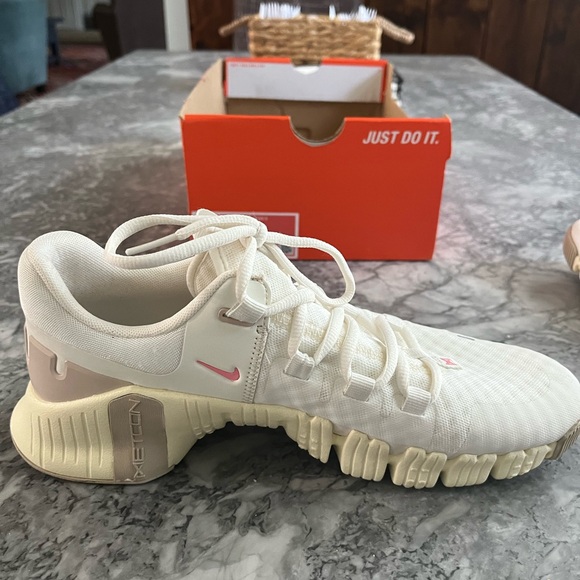 Women’s Nike Free Metcon 5 size 9 1/2 - Picture 5 of 8